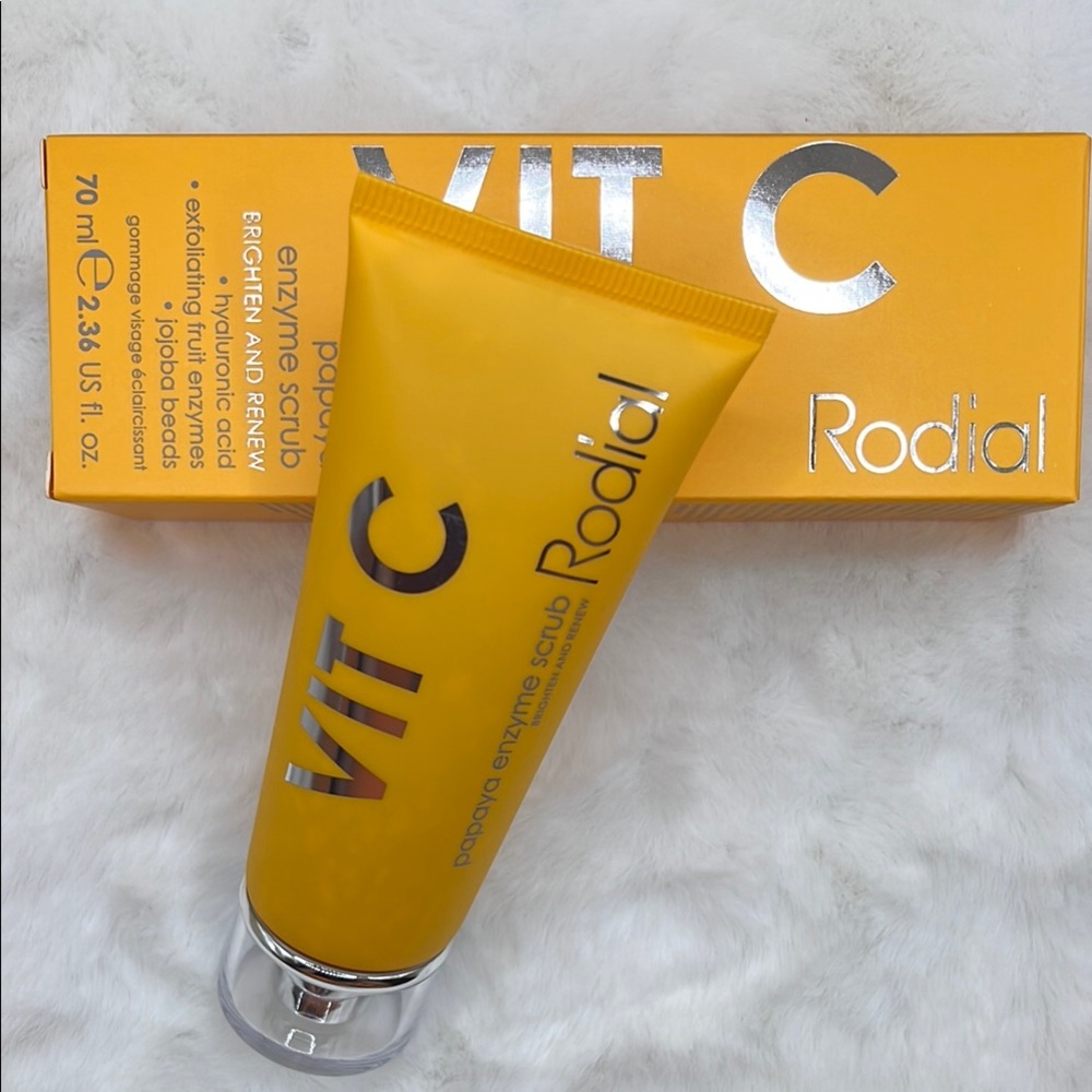 Rodial Vit C Papaya Enzyme Scrub - Vitamin C, Hyaluronic Acid, Enzymes, Jojoba